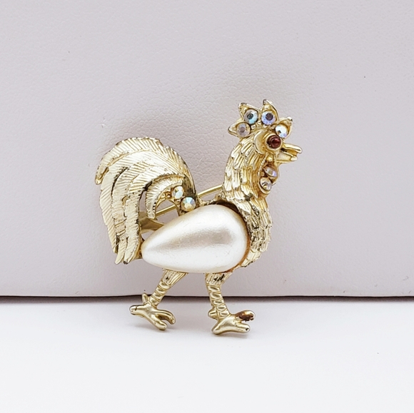 Rooster Brooch with Rhinestones and Pearl Body Gold Tone - Picture 1 of 5